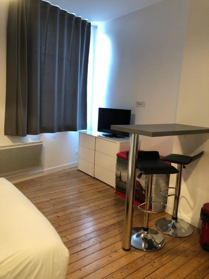 佩罗讷索姆旅馆公寓式酒店 外观 照片