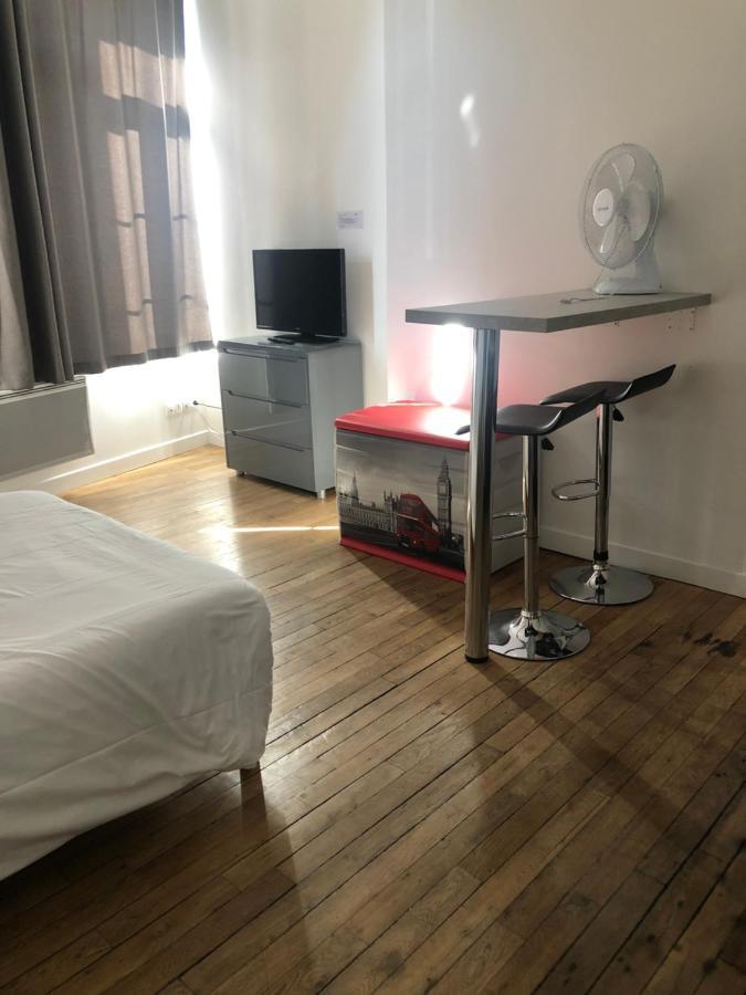 佩罗讷索姆旅馆公寓式酒店 外观 照片